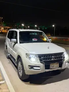 8 Hours Mitsubishi Pajero Full-Day City Experience