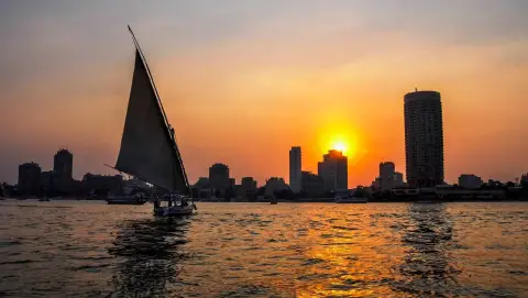 Private Cairo Day Tour enjoying felucca boat lunch on the Nile River in Cairo