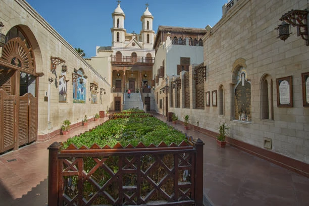 Tour del Museo Nazionale della Civiltà Egizia e della Chiesa Sospesa del Cairo