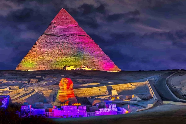 Spettacolo di suoni e luci alle Piramidi di Giza