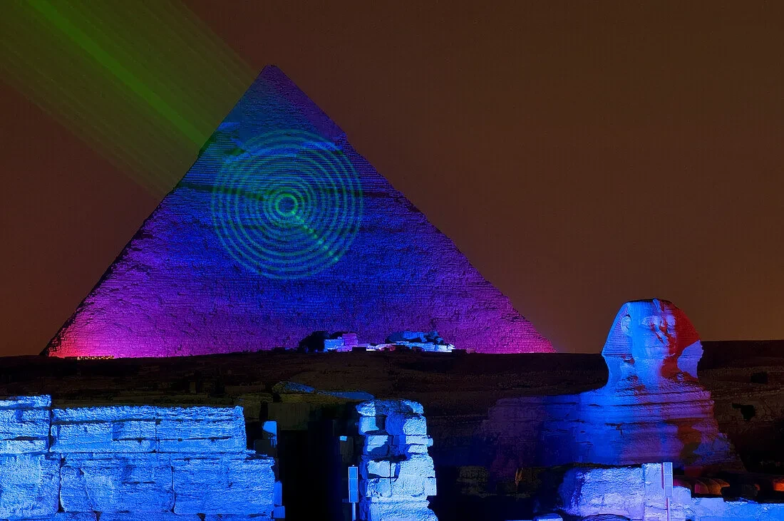 Spettacolo di suoni e luci alle Piramidi di Giza