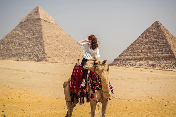 Tour di un giorno al Cairo alle Piramidi di Giza, al Museo NMEC e a Khan El Khalili