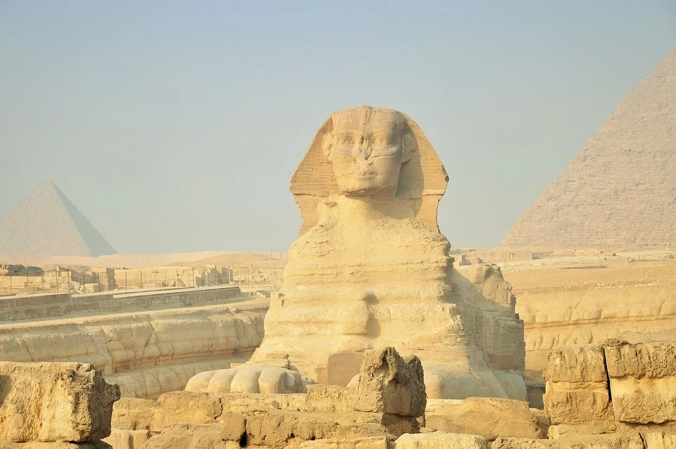 Tour di un giorno al Cairo alle Piramidi di Giza, al Museo NMEC e a Khan El Khalili