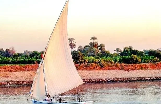 Gita privata in feluca sul Nilo e colazione o pranzo a Luxor