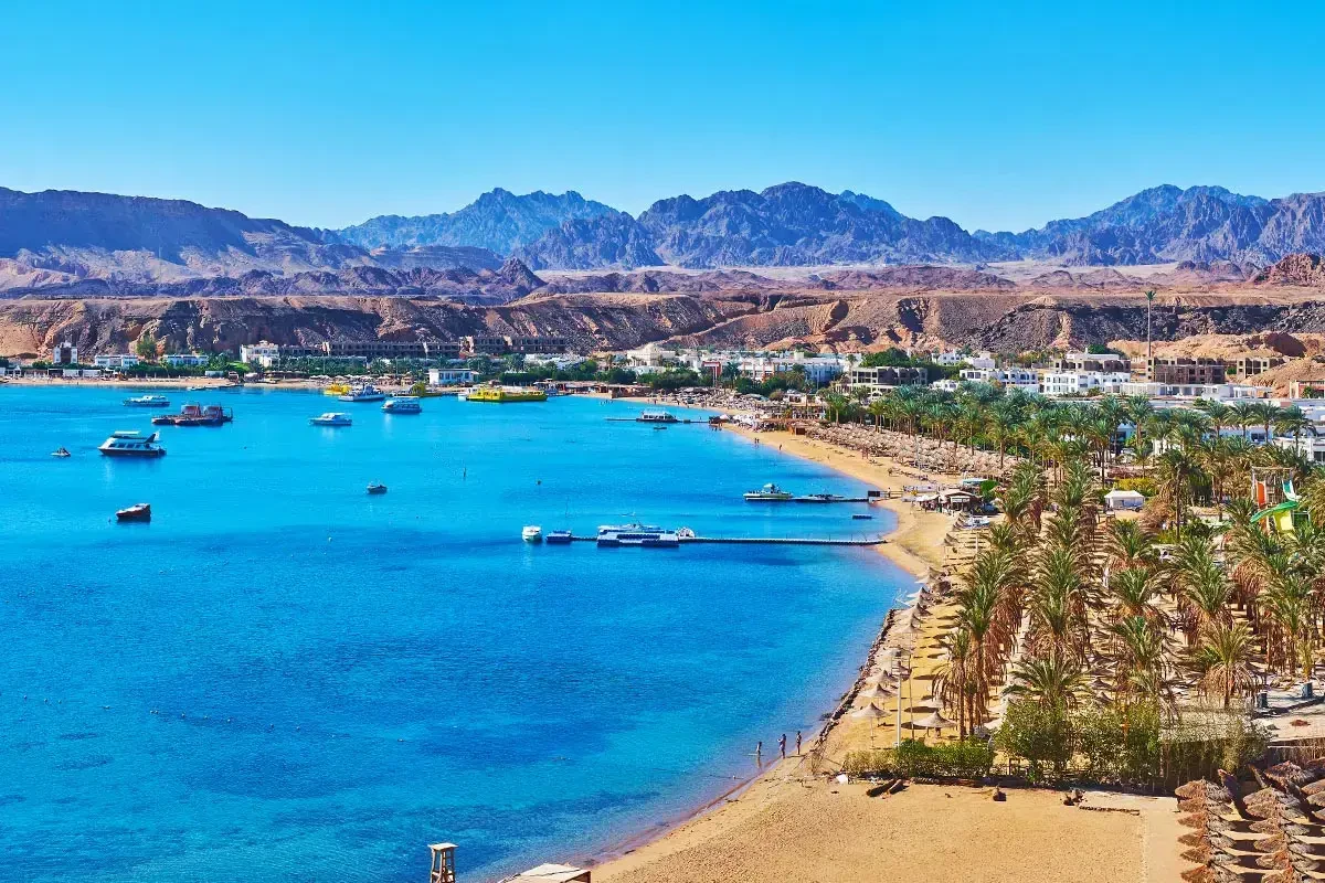 Crociera con cena in yacht a Sharm El Sheikh e spettacolo di danzatrici del ventre