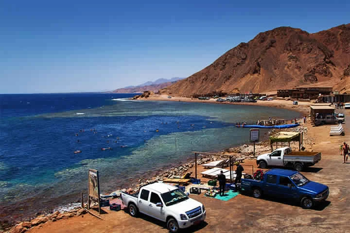 Tour di un giorno a Dahab e snorkeling al Blue Hole