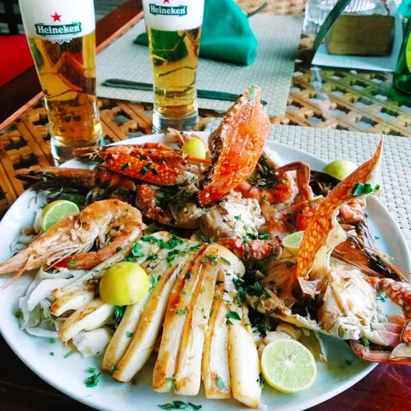 Crociera in barca con fondo di vetro e cena in barca a Sharm El Sheikh