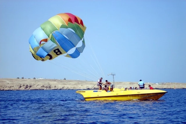 Parasailing a Sharm El Sheikh con trasferimento privato