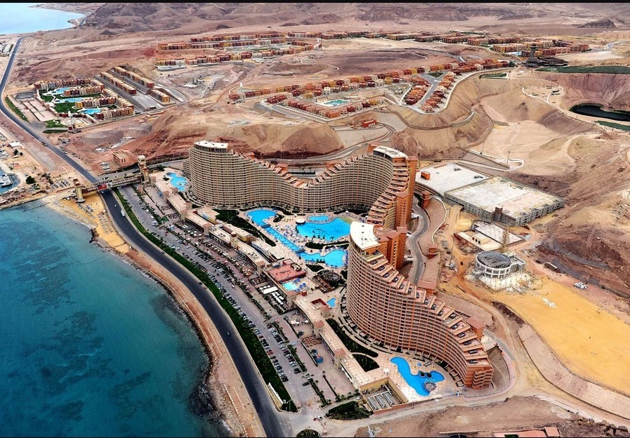 Nuota alla spiaggia di Sokhna e cena sul tetto di una montagna sul Mar Rosso ad Ain al Sokhna