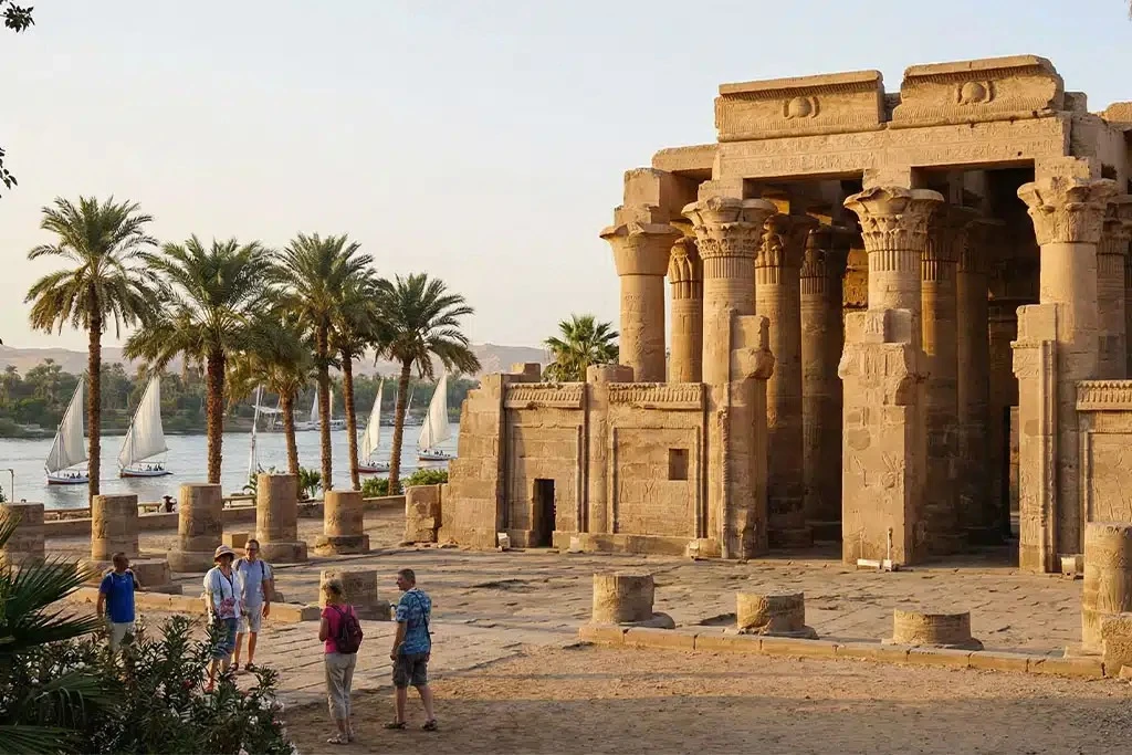 Tour per famiglie per 4 adulti e 1 bambino al Cairo, Luxor, Assuan, Hurghada