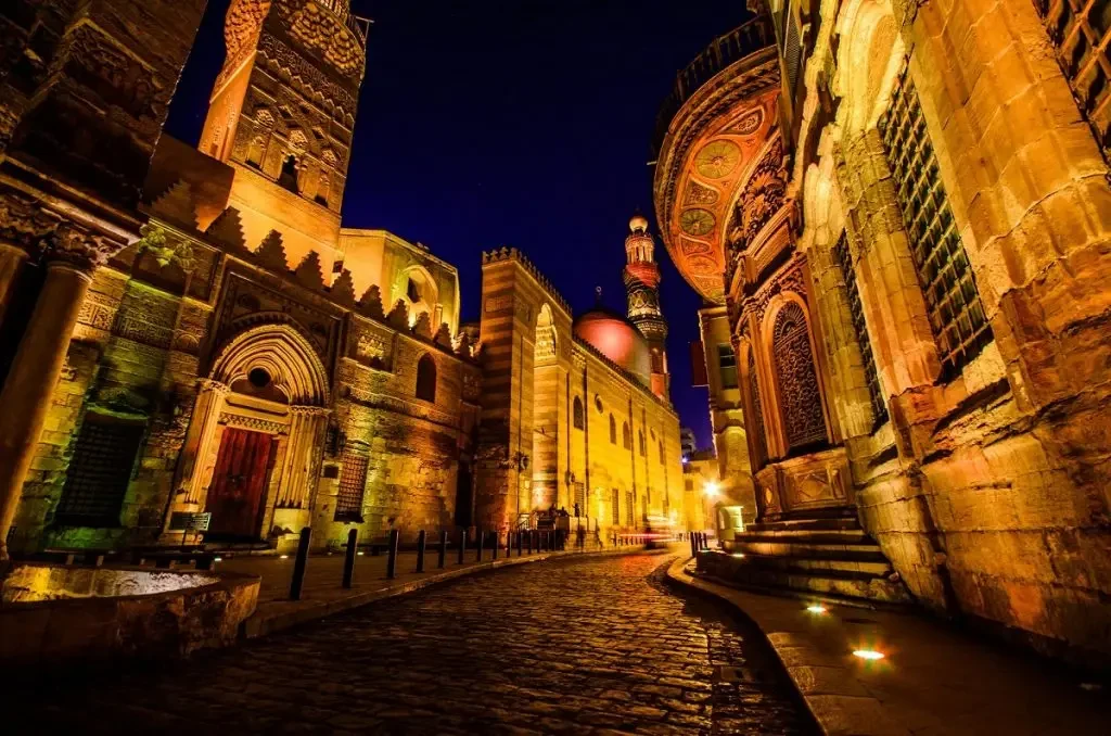 Tour del Cairo di 16 giorni con il miglior pacchetto famiglia e spiagge dell'Egitto