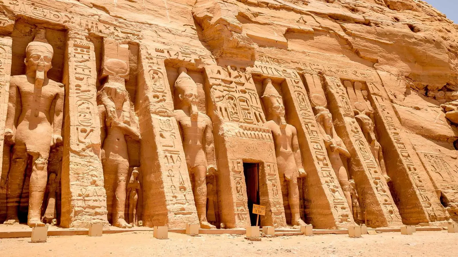 Tour di un'intera giornata ai templi di Abu Simbel da Assuan