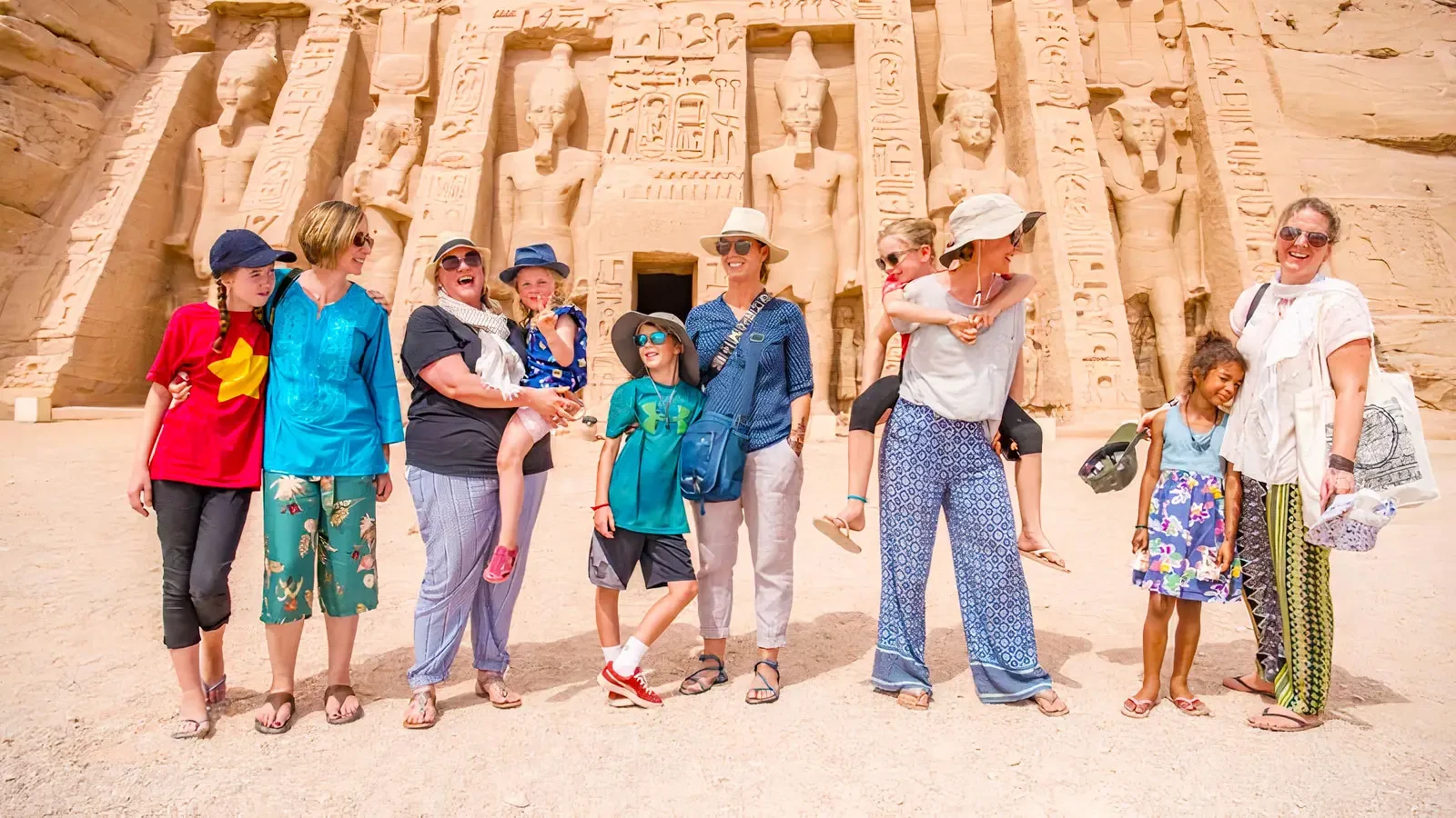 Tour di un'intera giornata ai templi di Abu Simbel da Assuan