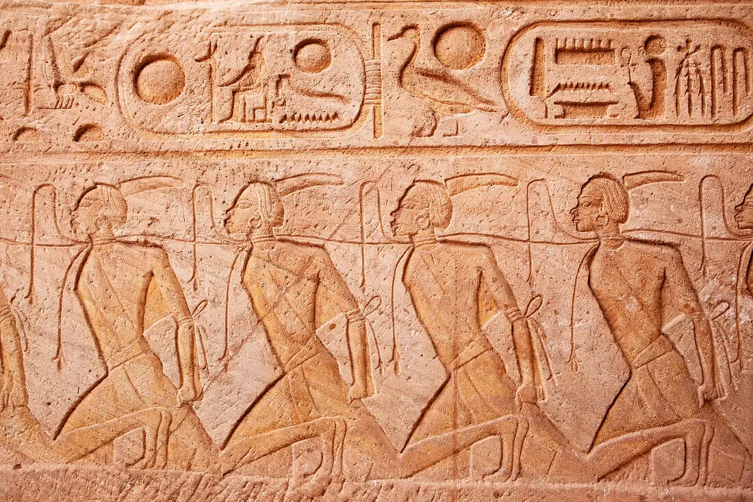 Tour di un'intera giornata ai templi di Abu Simbel da Assuan
