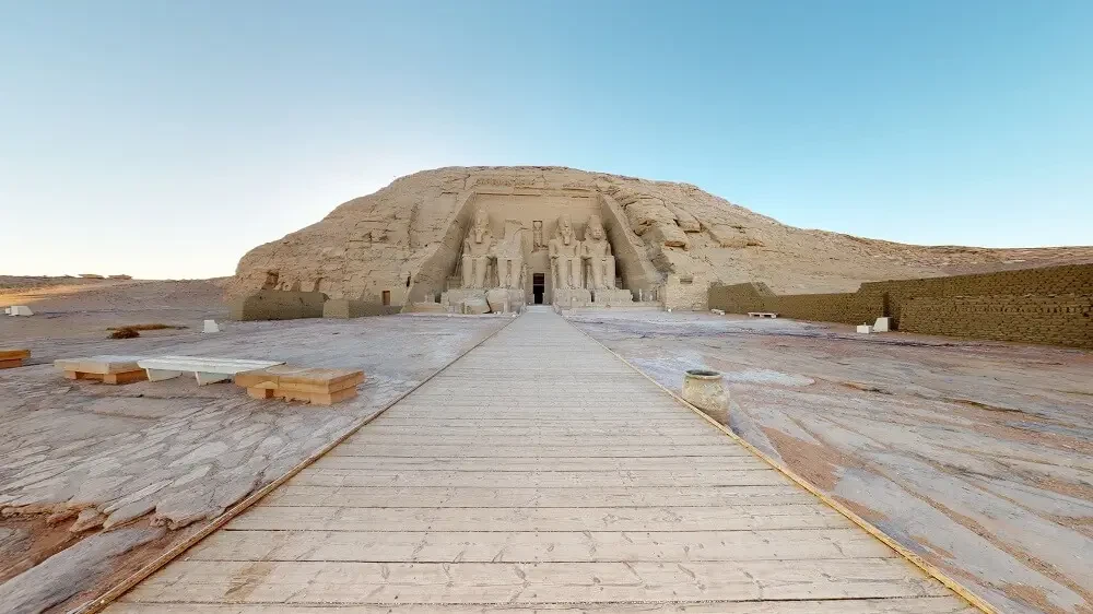 Tour di un'intera giornata ai templi di Abu Simbel da Assuan