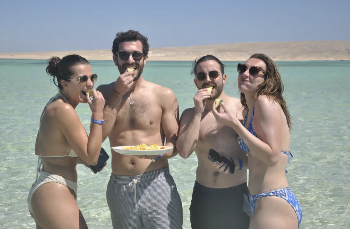 Tour di un giorno sullo yacht Incluso 2 snorkeling con pranzo a Hurghada
