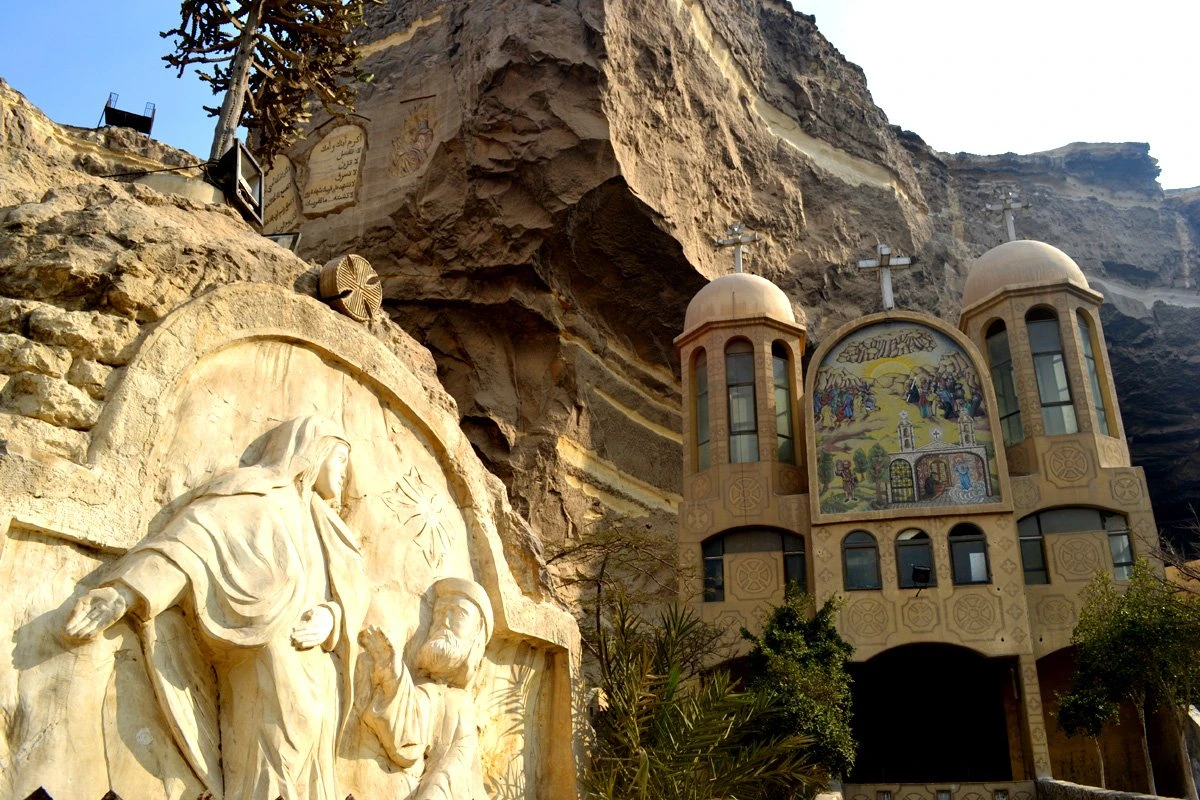 Tour della chiesa rupestre e della città dei rifiuti
