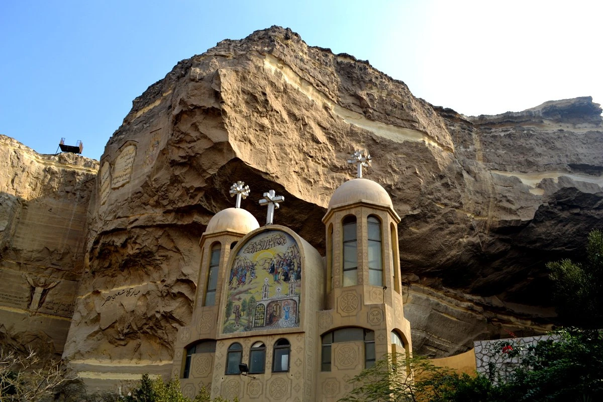 Tour della chiesa rupestre e della città dei rifiuti