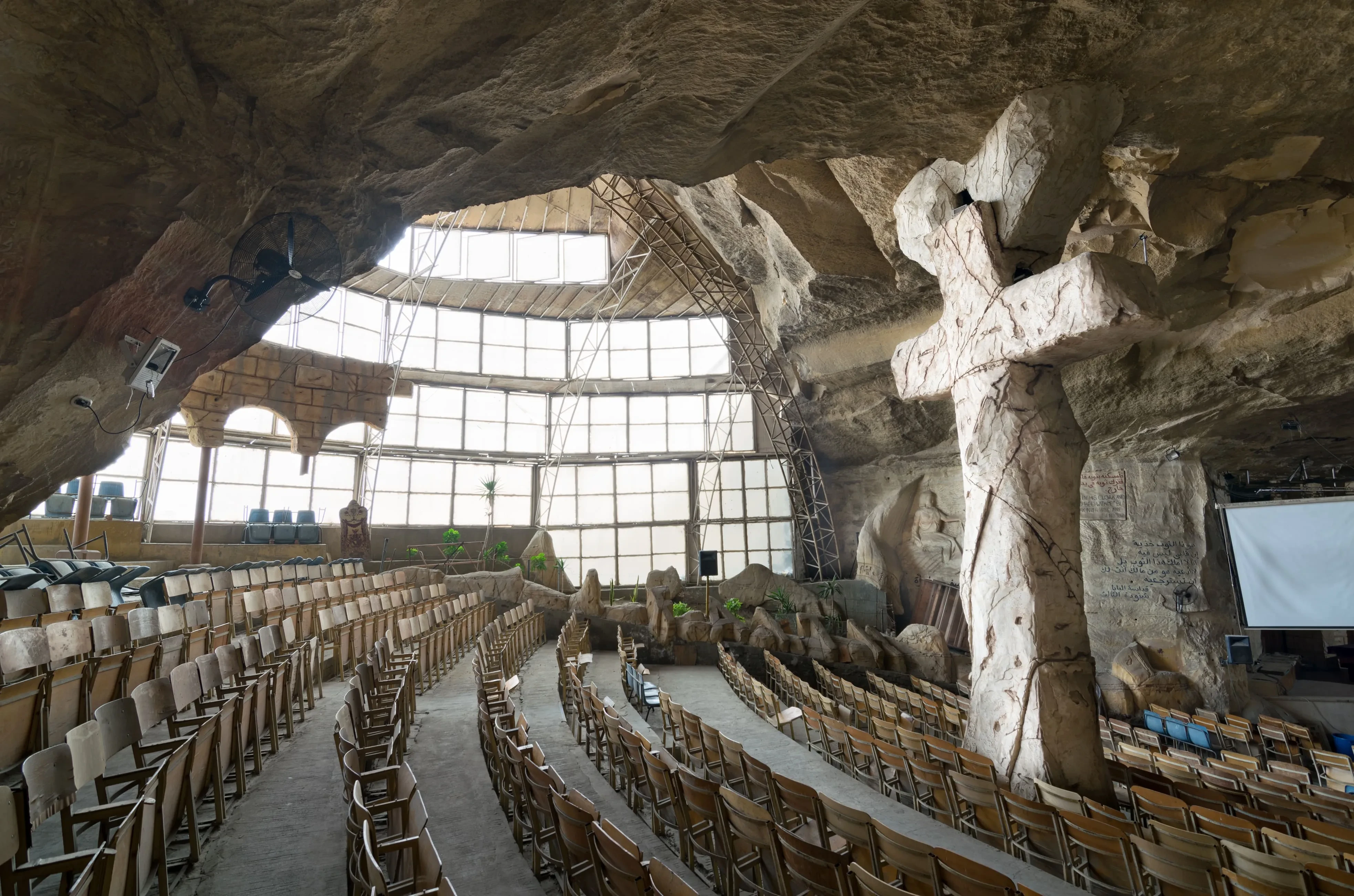 Tour della chiesa rupestre e della città dei rifiuti