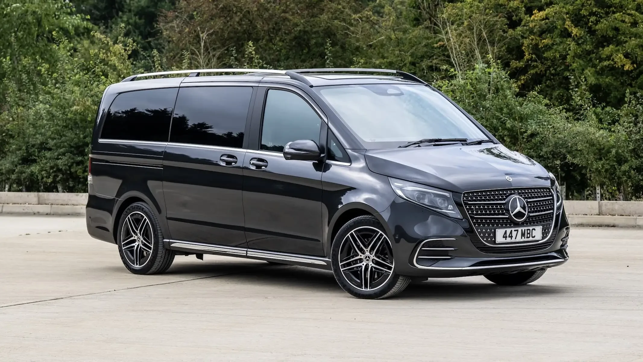 Servizio di autista di lusso Mercedes-Benz Viano 12 ore