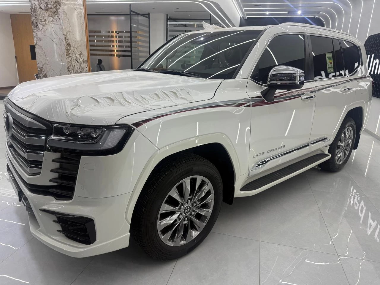 Noleggio privato di 12 ore di Toyota Land Cruiser con autista professionista