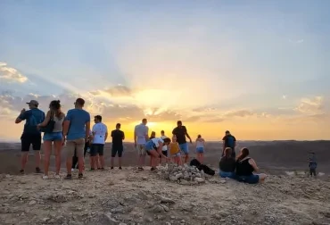 Hurghada: Avventura nel deserto con osservazione delle stelle in Jeep con cena