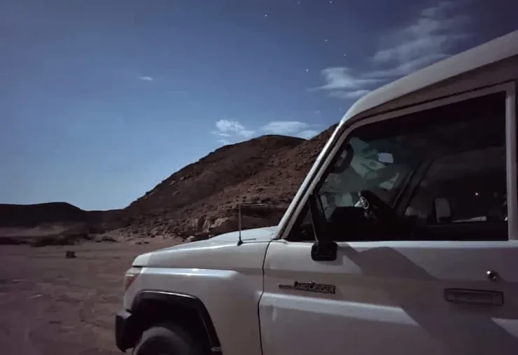 Hurghada: Avventura nel deserto con osservazione delle stelle in Jeep con cena