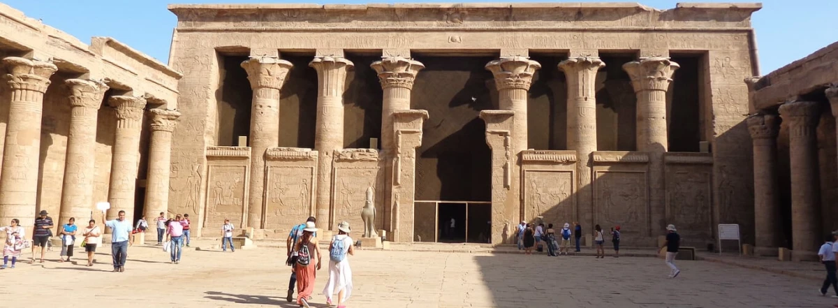Esplora le meraviglie del tempio di Edfu