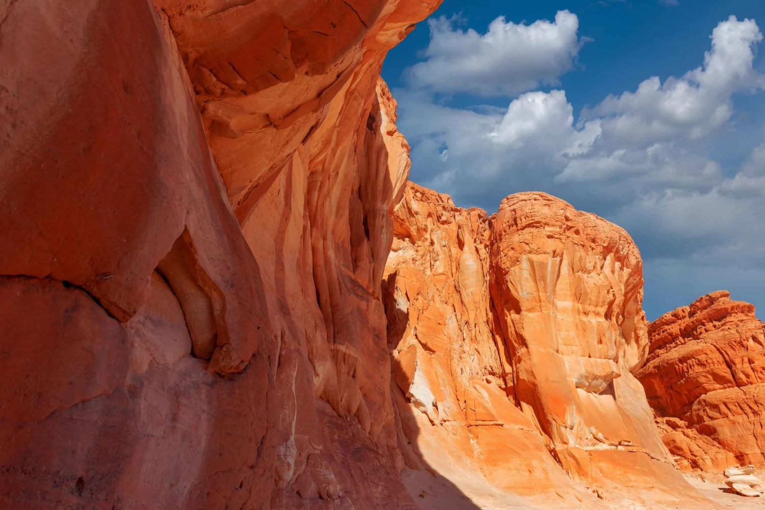 La bellezza naturale dietro il canyon colorato