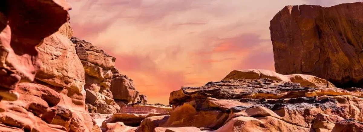 La bellezza naturale dietro il canyon colorato