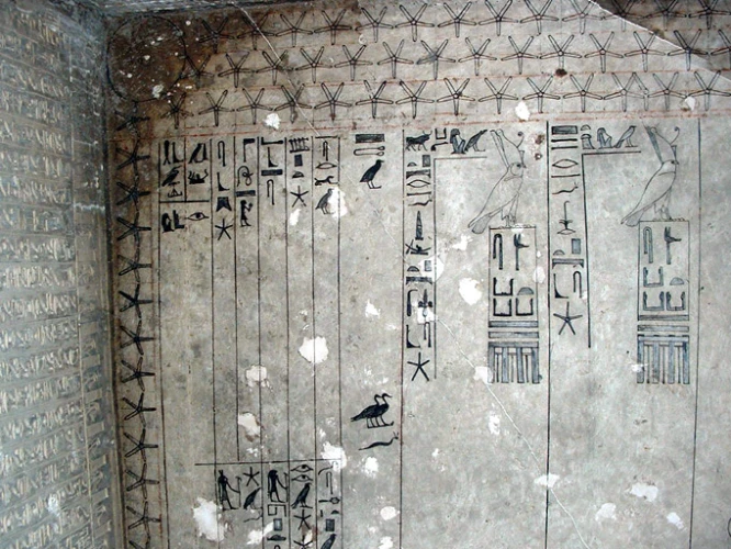 Tomba di Senenmut: guida turistica del sito storico di Luxor
