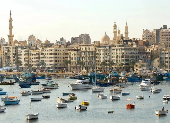 Pacchetto turistico di 5 giorni al Cairo e ad Alessandria: un viaggio completo attraverso le meraviglie antiche e mediterranee dell'Egitto