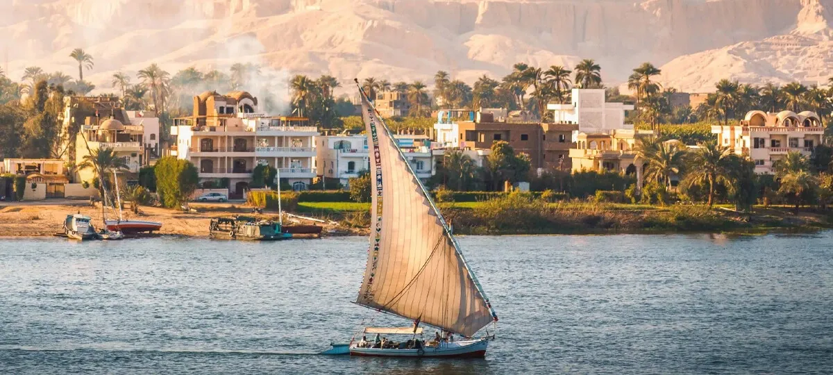 Felucca: un modo romantico e storico per navigare sul fiume Nilo