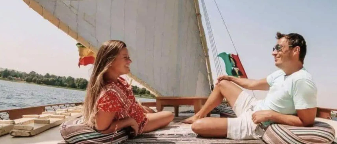 Perché le coppie preferiscono le Dahabiya alle mega-incrociatrici per il romanticismo.