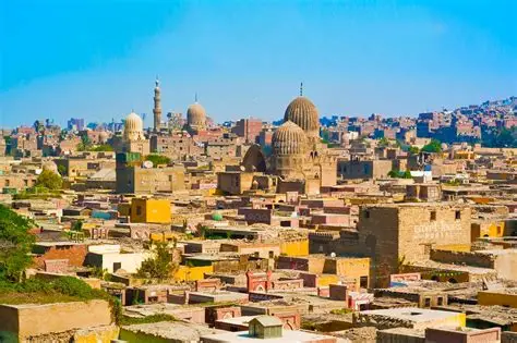La città dei morti: un viaggio attraverso la memoria vivente del Cairo