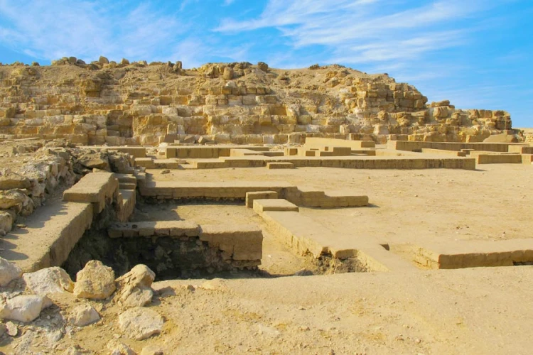 La piramide: Djedefre è la piramide di Abu Rawash è il segreto dell'Egitto