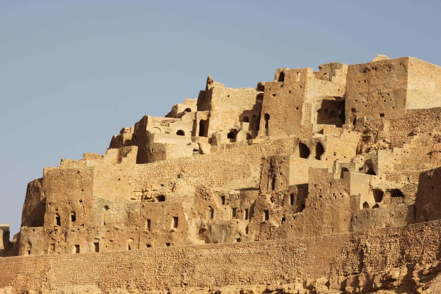 La fortezza di mattoni di fango: svelare i segreti della piramide Hawara