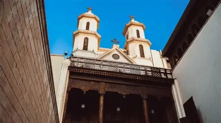 Sospeso nello spirito: la meraviglia architettonica della chiesa sospesa