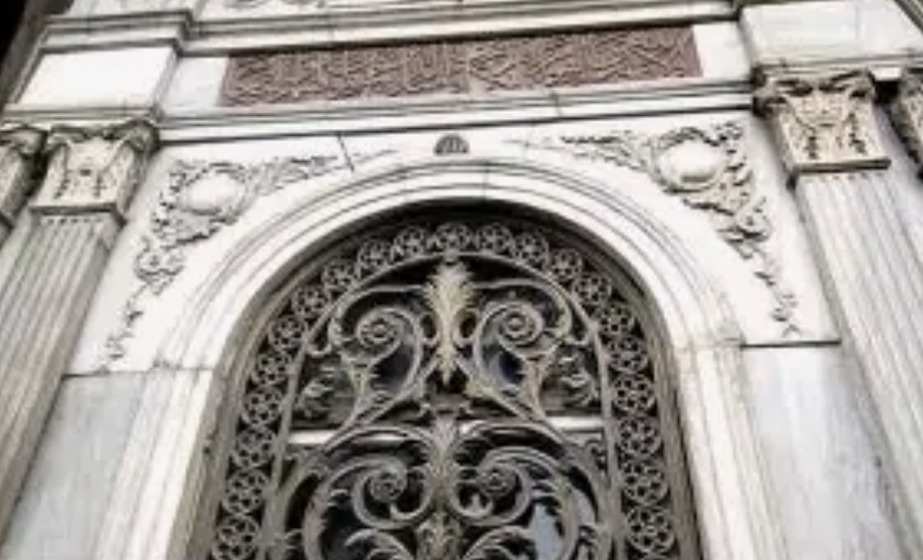 Un regalo reale in Saliba Street: la grazia di Bamba Qadin
