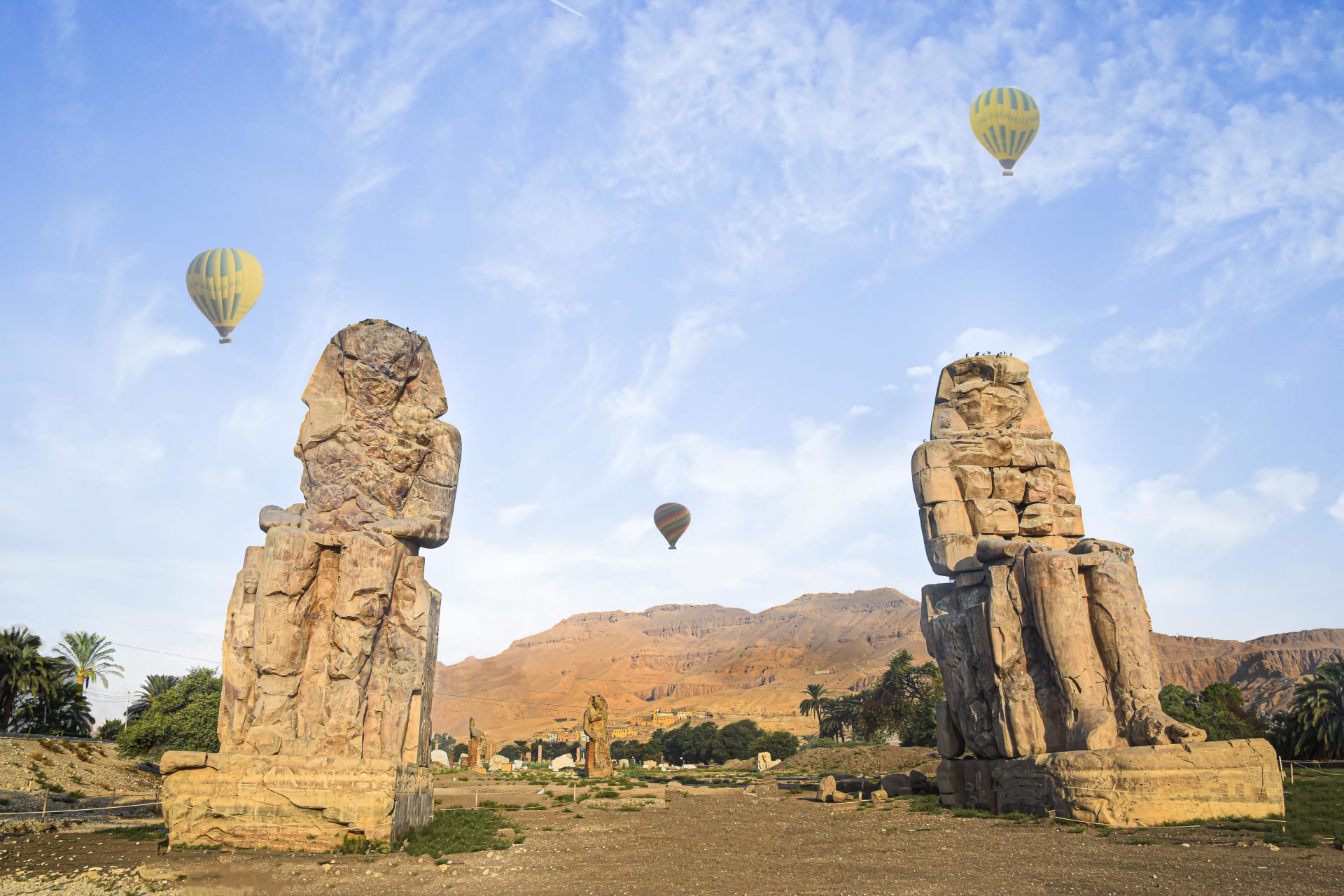 Visitare i Colossi di Memnone a Luxor: storia, leggende e consigli di viaggio