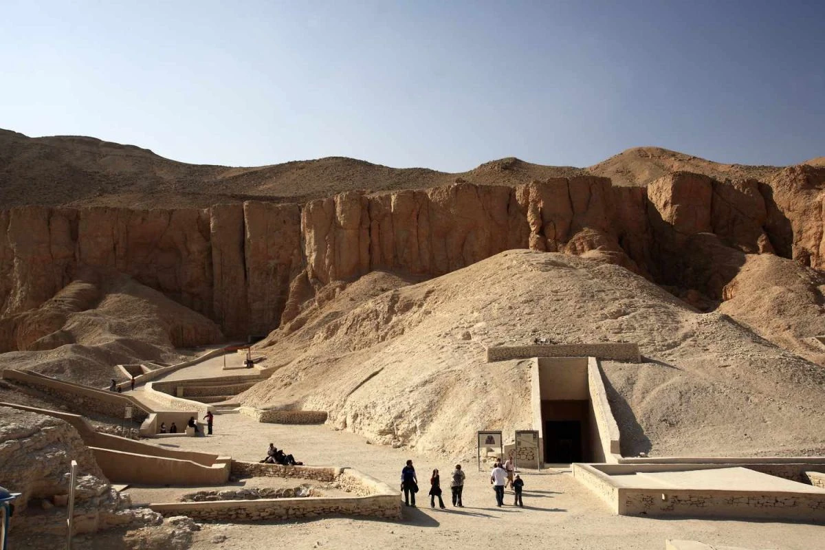 Comfortable Van Transfer from Cairo to Aswan