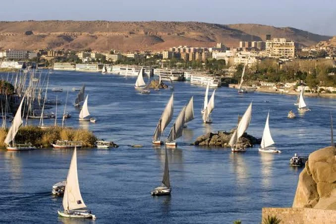 Private Van Transfer from Any Hotel in Luxor to Felucca Ride Location
