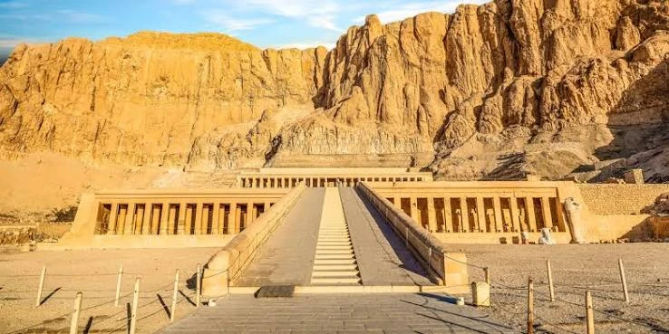 Private Van Transfer from Any Hotel in Luxor to Hatshepsut Temple