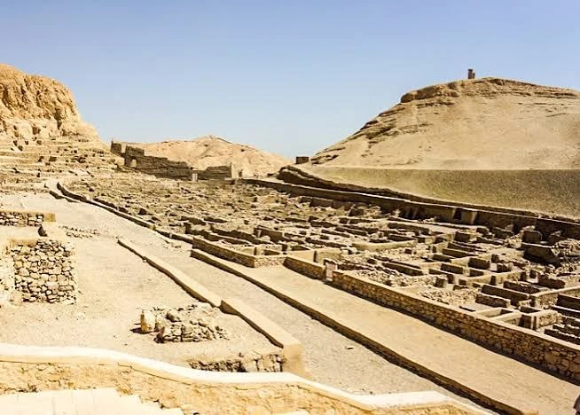Private Van Transfer from Any Hotel in Aswan to the Tombs of the Nobles