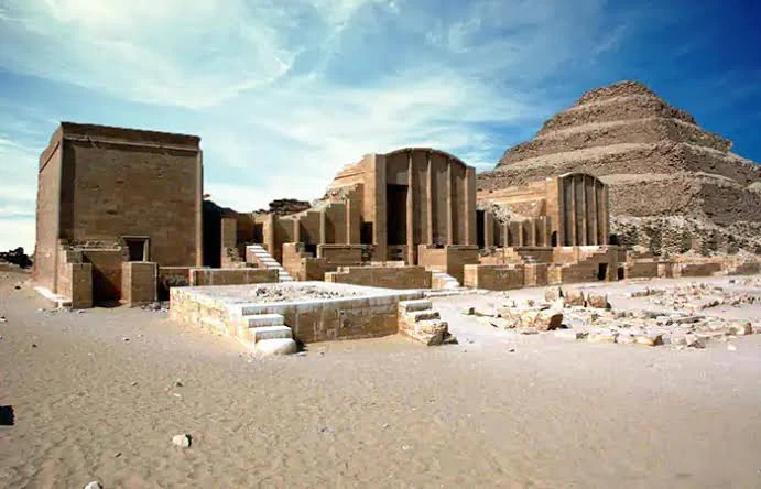 Giza Pyramids Tour to the Pyramids, Memphis, and Saqqara