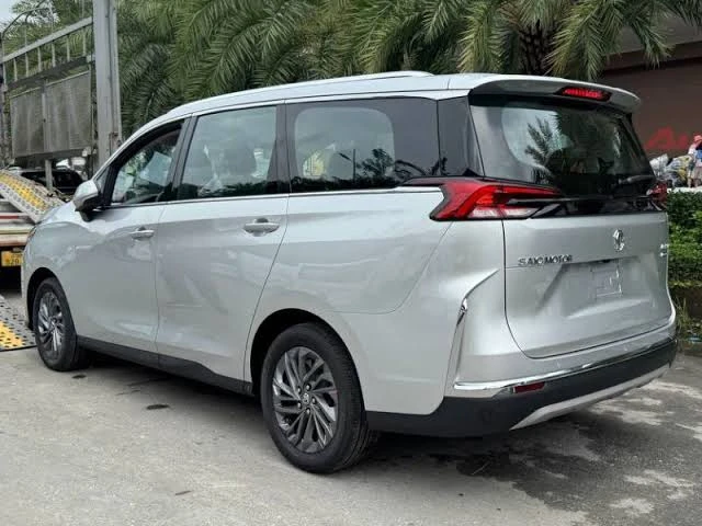 Family Minivan from Airport to The Administrative Capital