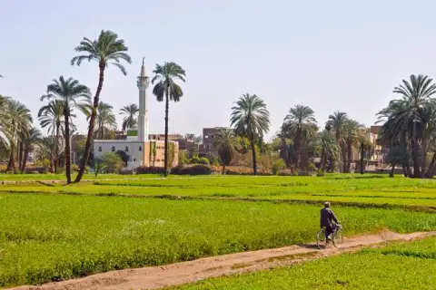 Giza Countryside And Dahshour Day Tour