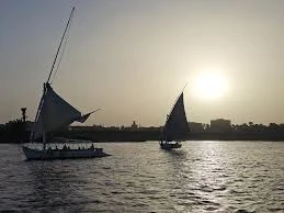 Tour to Giza Pyramids and felucca ride