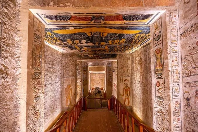 Day Tour to Valley of the Queens, Habu & Ramesseum