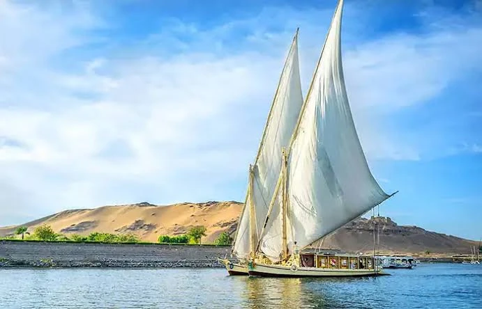 Cairo Layover Tour to Dahshour Pyramids & Felucca Ride